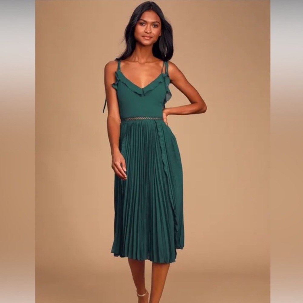 Elegant Green Pleated Midi Dress